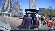 Intentan robar a la fuerza a plena luz del día a una familia de turistas en Barcelona