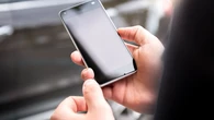Cuidado si recibes este SMS: la Policía alerta de una nueva estafa que suplanta a los bancos