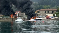 Arde un barco y 500 aparejos para capturar pulpo en el puerto de Cangas, en Pontevedra