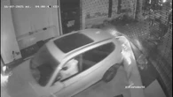 Vídeo: Cinco ladrones estampan un coche contra el escaparate de una tienda y se llevan varios bolsos de lujo