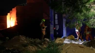 Un gran incendio en una nave destruida por la Dana en Torrent obliga a los vecinos a confinarse en sus casas