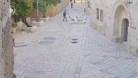 VIDEO: Un extremista judío de 36 años agrede físicamente a una monja a plena luz del día