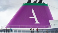 El crucero confinado por un brote de norovirus atraca en el puerto de Bilbao