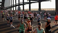 Sydney Marathon under way as 35,000 people run through harbour city