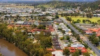 Police hunt gunman after man shot dead during fight in Wagga Wagga
