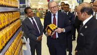 PM invites UAE retail giant to Australia to challenge Coles and Woolies