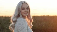 Dayna is losing use of her arm. She wants $20k to fix it with a rare surgery