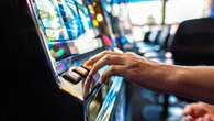 Queensland pokies urged to introduce mandatory cashless cards