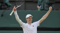 Jannik Sinner defeats Carlos Alcaraz to win first Wimbledon title
