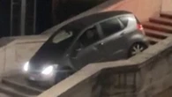 Man gets Mercedes stuck on world-famous Roman landmark