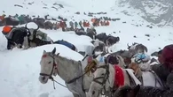 Blizzard continues to trap hundreds of Mount Everest hikers