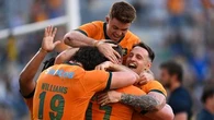 Wallabies snatch dramatic win to go top of championship