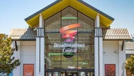 'Distressing' knife fight breaks out at shopping centre in Melbourne