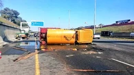 N1 South before Maraisburg Road closed after truck crash
