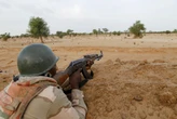 Nigeria detains soldiers/police in alleged weapons sale to groups