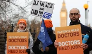 English doctors begin 6-day strike as pay dispute with govt escalates