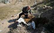 Bereaved Gazans dig out bodies from city ruins