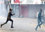 Club-wielding Kenyans vow to ‘protect’ Nairobi during protest