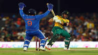 Flying ants halt T20 clash between South Africa and India