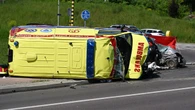 Zderzenie samochodu osobowego z karetką. Nie żyje 82-letni kierowca