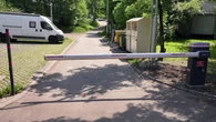 Wojna o szlaban. Spółdzielnia każe mieszkańcom płacić za wjazd