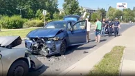 Czołowe zderzenie dwóch samochodów. Wypadek na warszawskim Ursynowie
