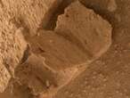 Marte, Curiosity trova una roccia simile a un libro aperto