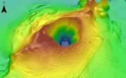 l Mar Egeo occhi sottomarini sorvegliano il vulcano Kolumbo