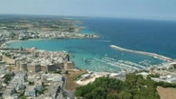 Centro storico di Otranto deturpato con vernice e catrame