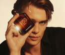 Nicholas Galitzine volto del nuovo profumo di Emporio Armani