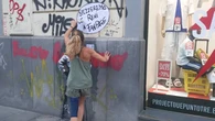"Spezzeremo le reni a Fanpage": a Napoli un murale di Meloni vestita da gerarca