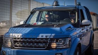 Scambia operai per ladri e spara, 80enne arrestato