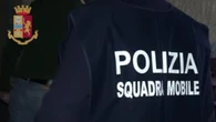 Donna accoltellata nella sua abitazione, si cerca aggressore