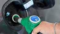 Staffetta, prezzo benzina cala, self a 1,708 euro al litro