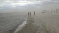 Maltempo, tempesta di sabbia sulla spiaggia di Rimini