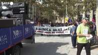 Barcellona, corteo durante l'America's Cup contro l'impennata del turismo