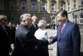 Xi accolto calorosamente a Budapest, ultima tappa del tour