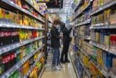 Cina allontana la deflazione, +0,3% i prezzi al consumo a maggio