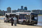 Uruguay: bus fuori controllo finisce sulla spiaggia, 16 feriti