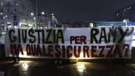 Milano, corteo per Ramy con fratello e fidanzata: 