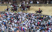 Palio di Siena, rinvio per la pioggia, si corre domani