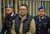 Uccise moglie e figlia nel Varesotto, ergastolo definitivo