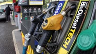 Il prezzo della benzina sale a 1,951 euro al litro