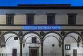 Opera luminosa di Claire Fontaine in piazza Verdi a Bologna