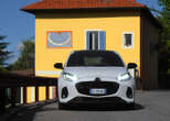 Mazda2 Hybrid, record unendo 1.5 benzina e piccola batteria