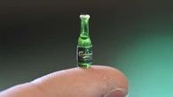 Altro che birretta, ecco la bionda più piccola del mondo