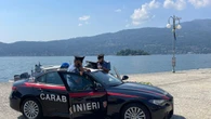 Tiro al bersaglio verso turisti dal balcone, denunciato a Stresa