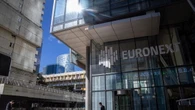 Borsa: Europa senza direzione, future Usa in rosso, Milano +0,8%