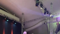 Stefano Massini con bandiera Palestina al termine spettacolo