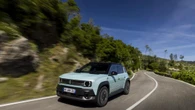 Renault 4 E-Tech agile e dinamica, a bordo il massimo comfort